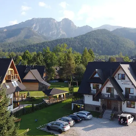 Skibowki アパートホテル