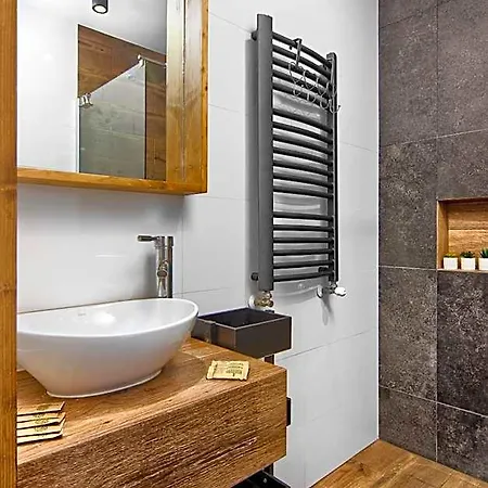 Skibowki Jacuzzi شقة فندقية