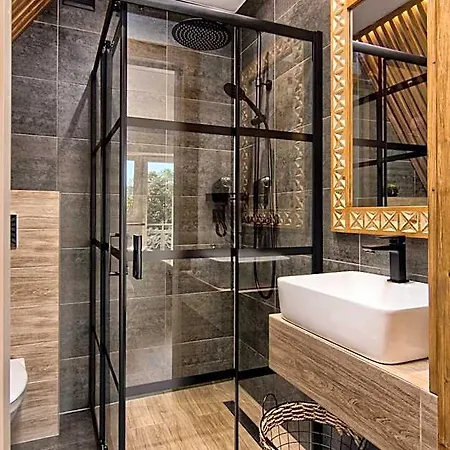 Skibowki Jacuzzi شقة فندقية